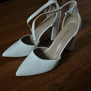 Cute white close toes heels